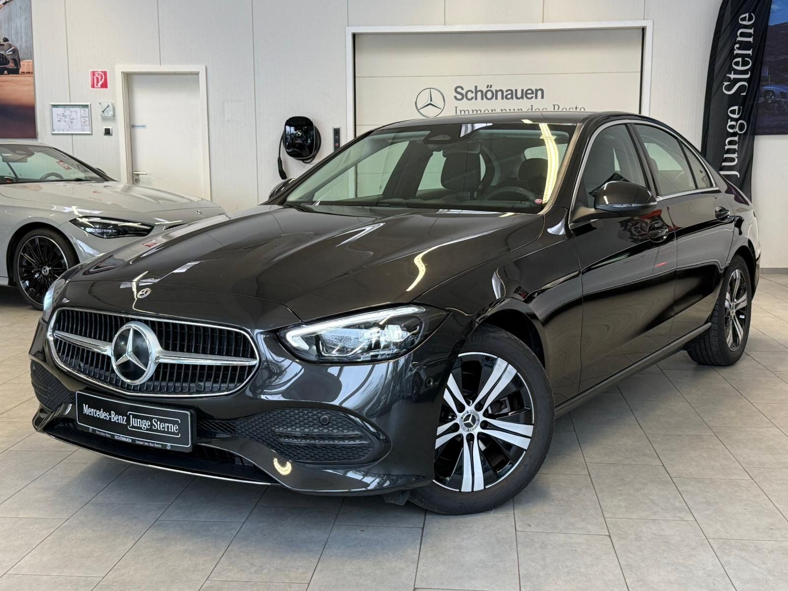 Mercedes-Benz C trieda Sedan