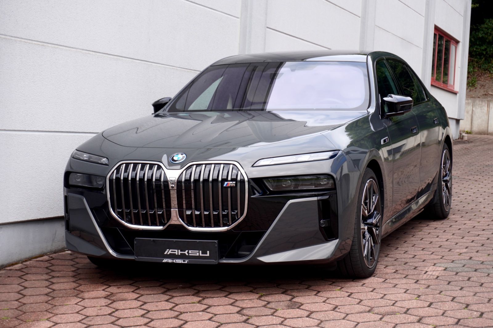 BMW i7