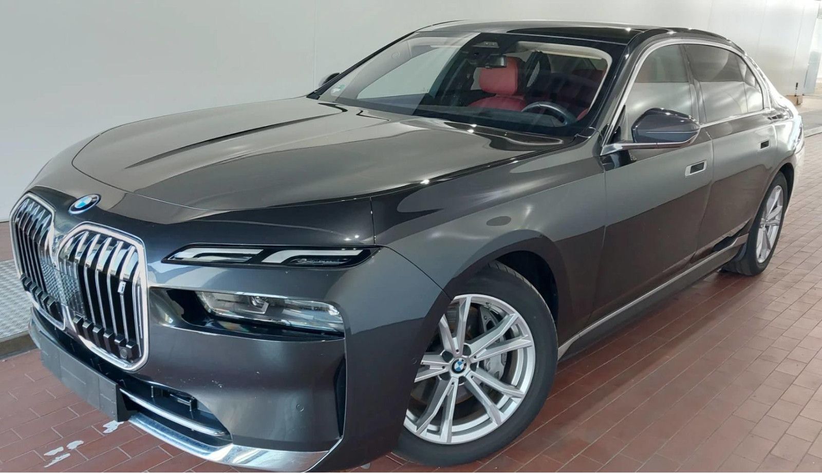 BMW i7