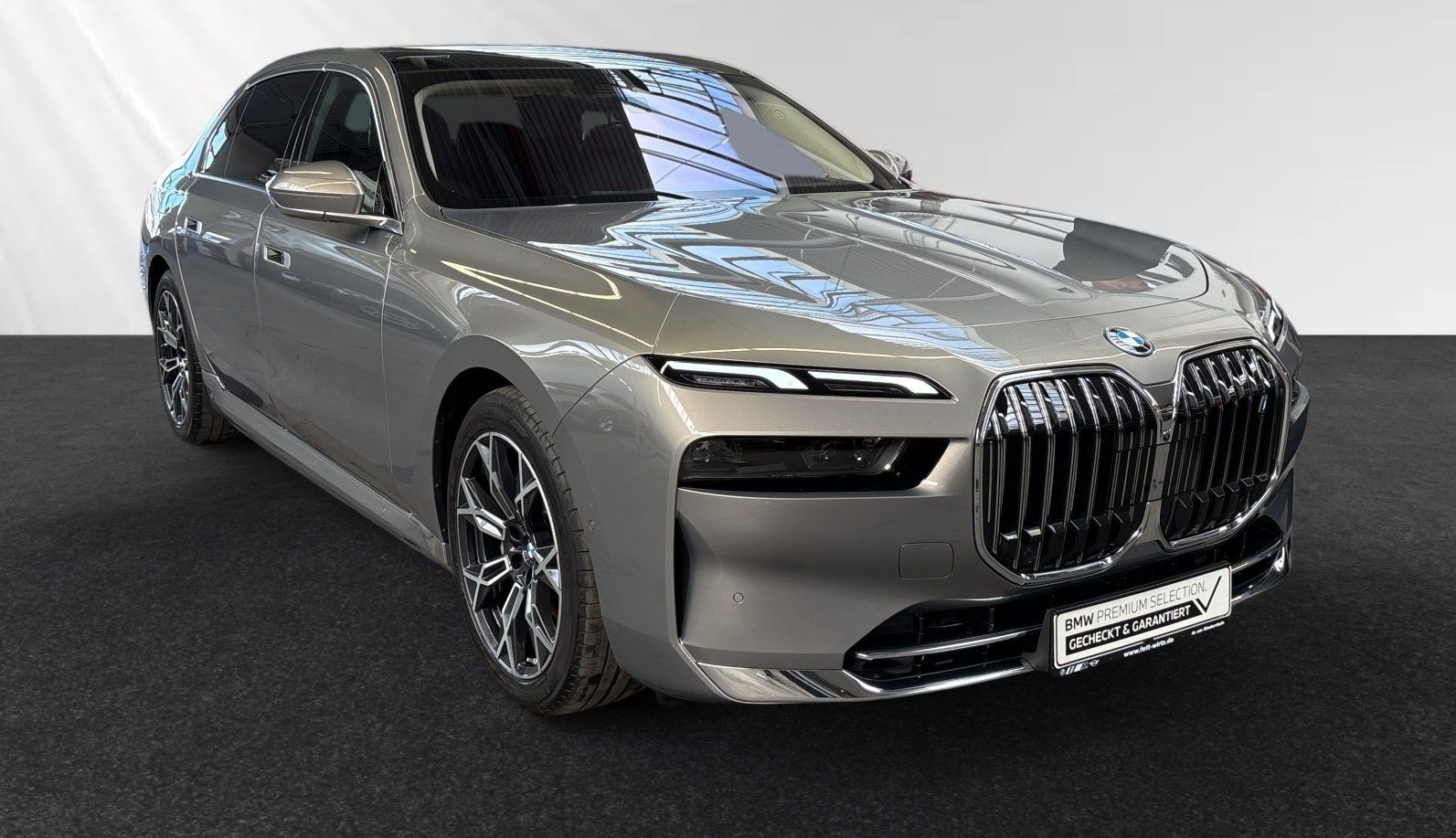 BMW i7