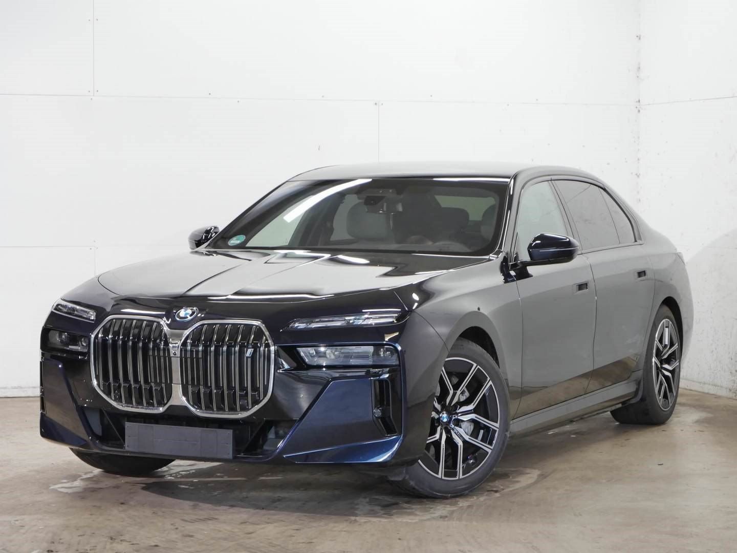 BMW i7