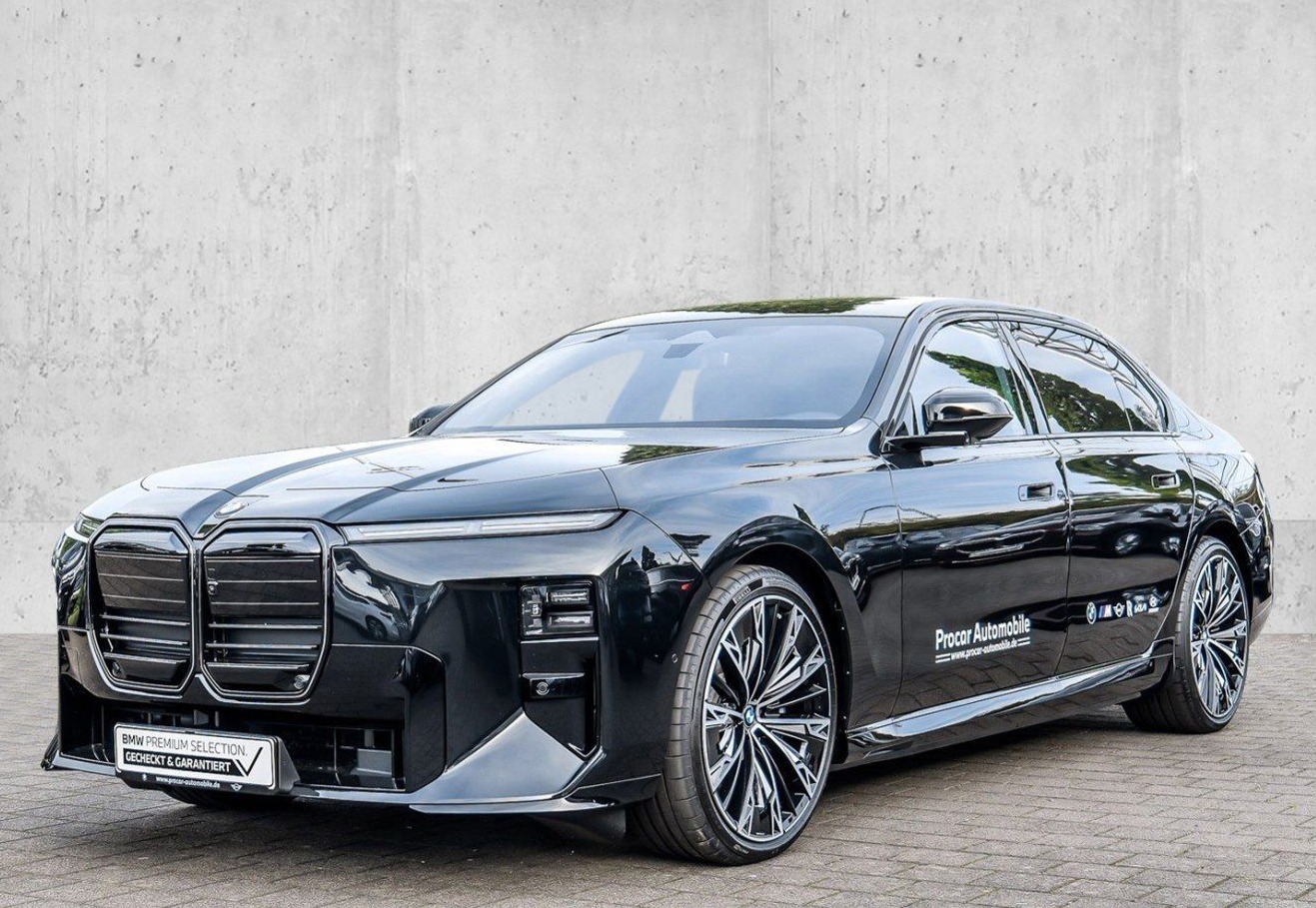 BMW i7