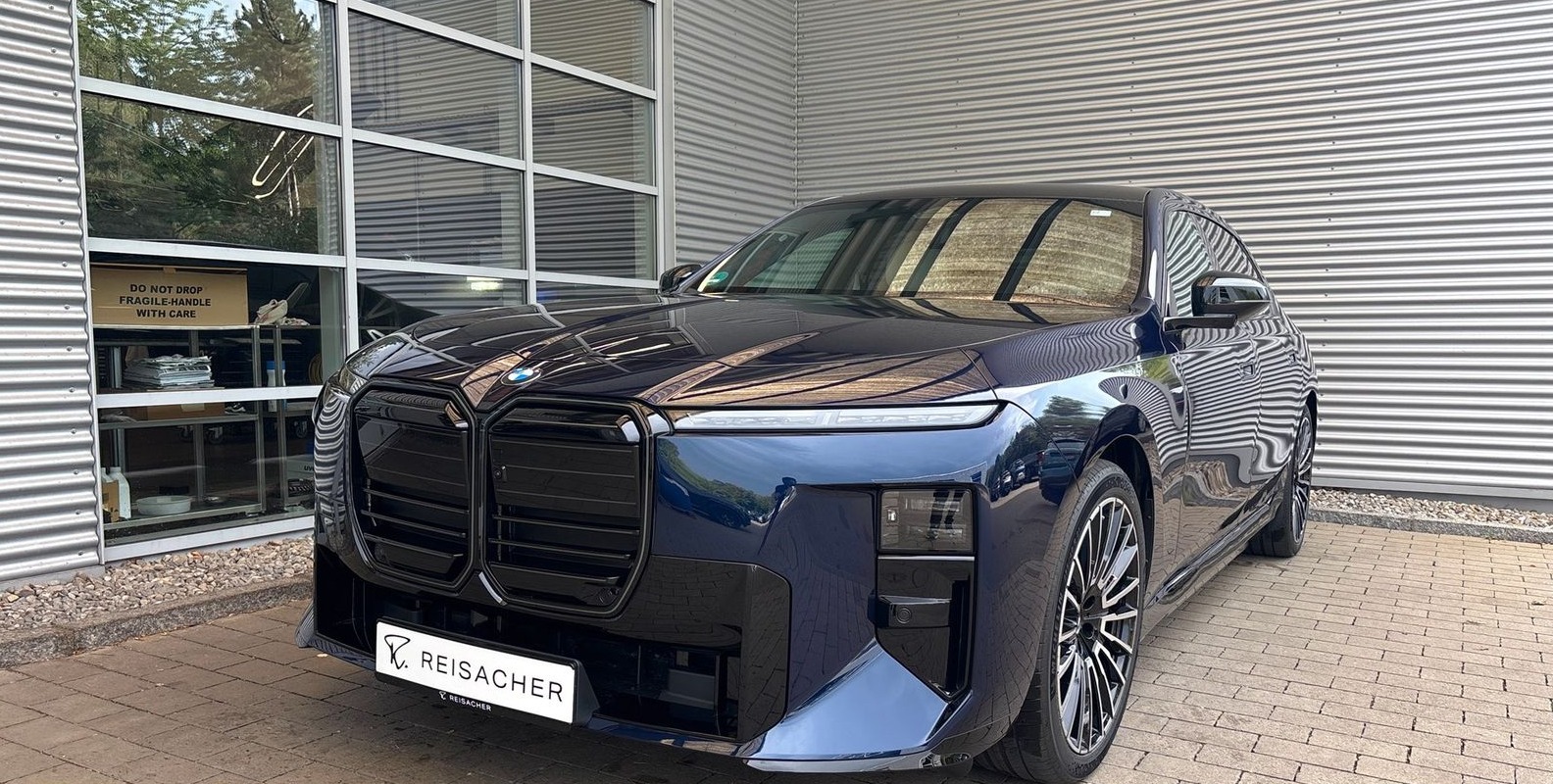 BMW i7