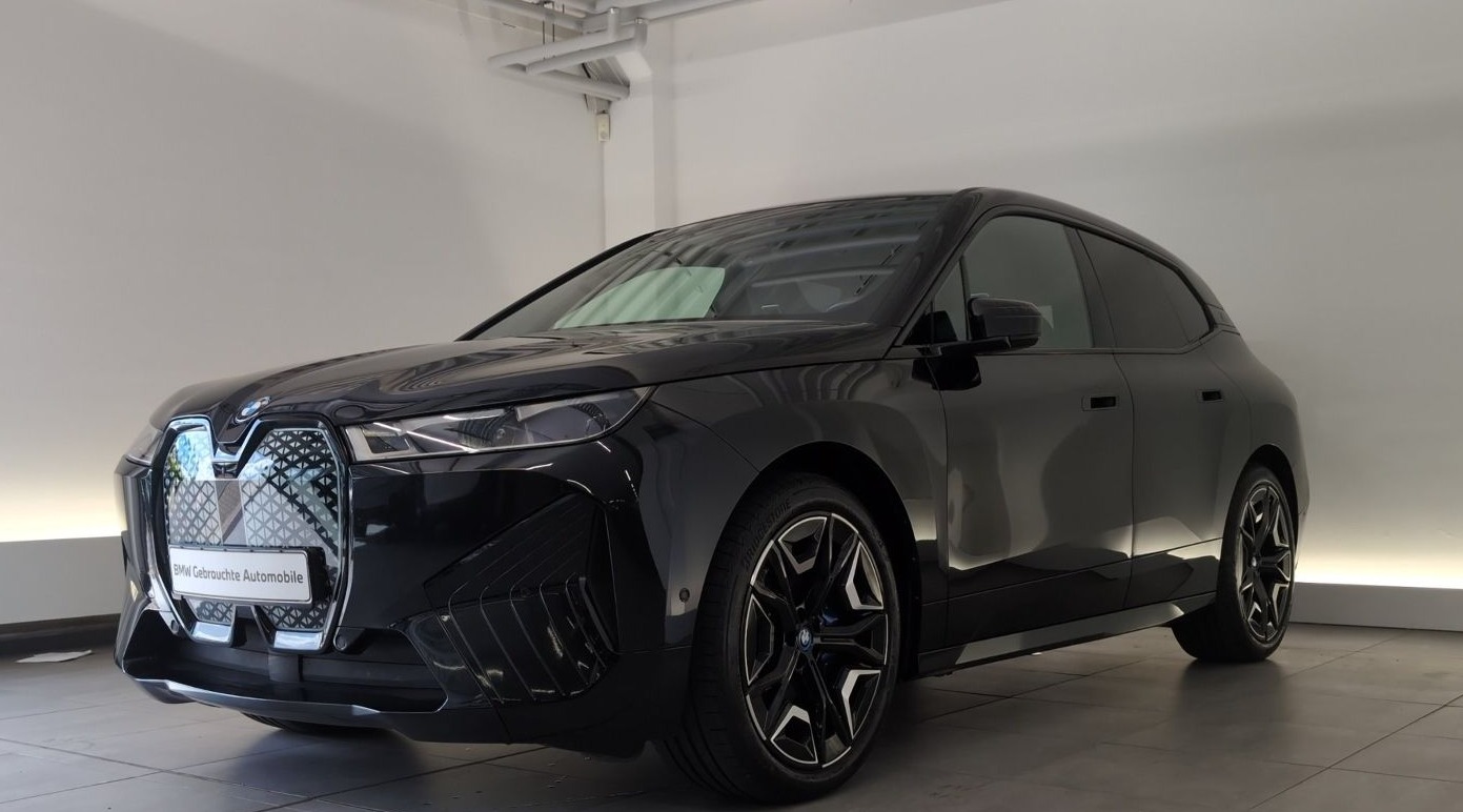 BMW iX
