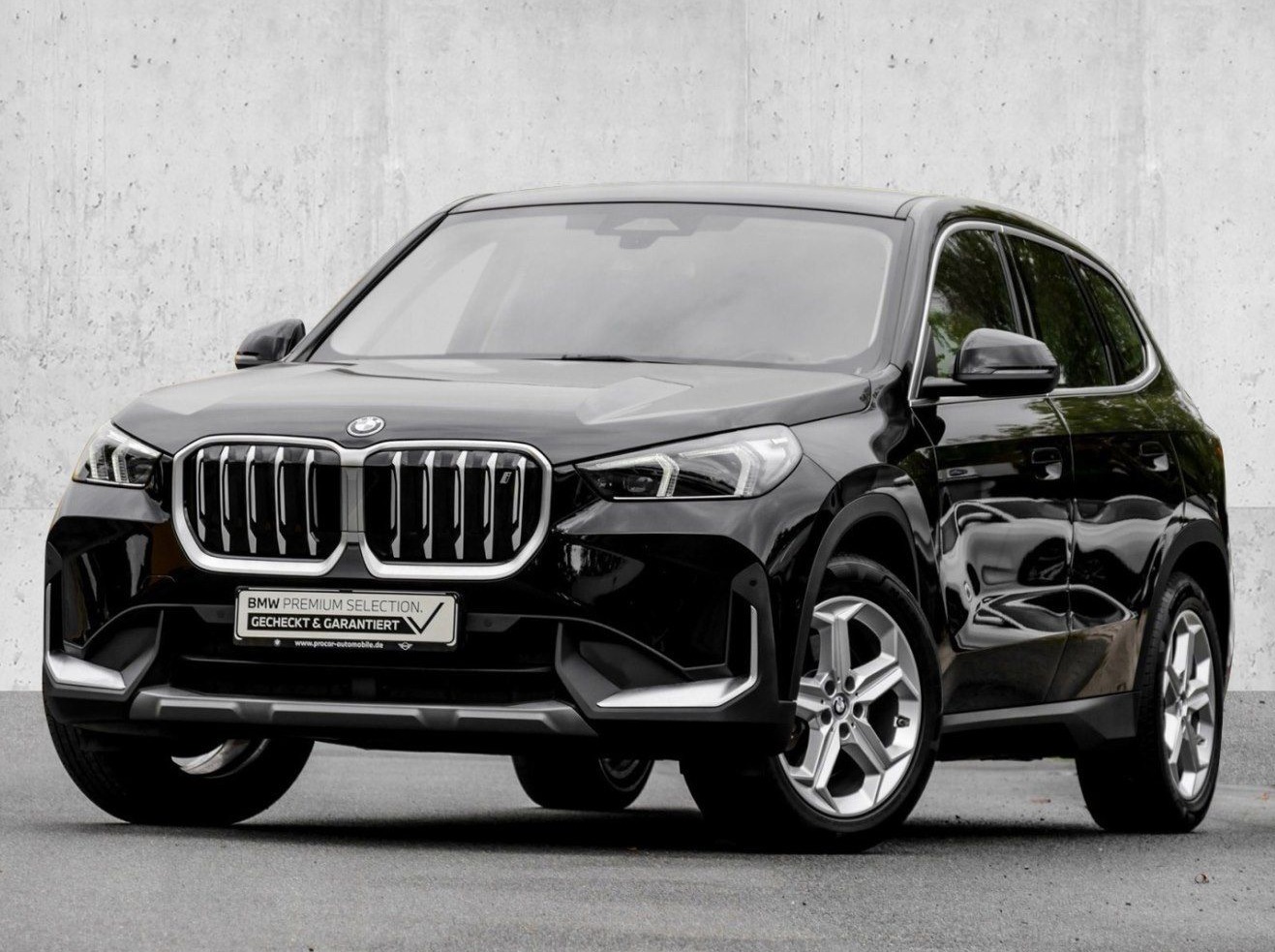 BMW iX1