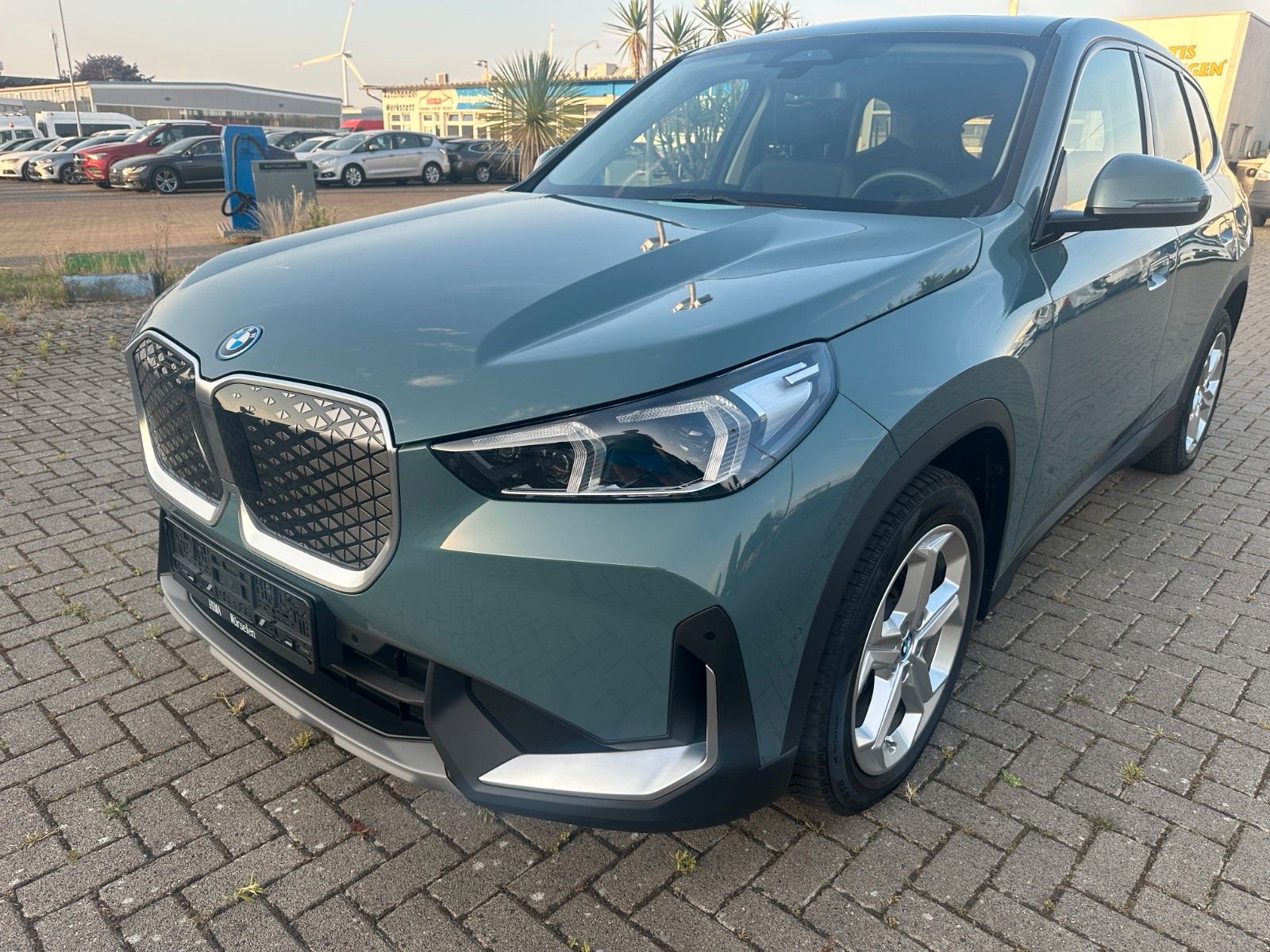 BMW iX1