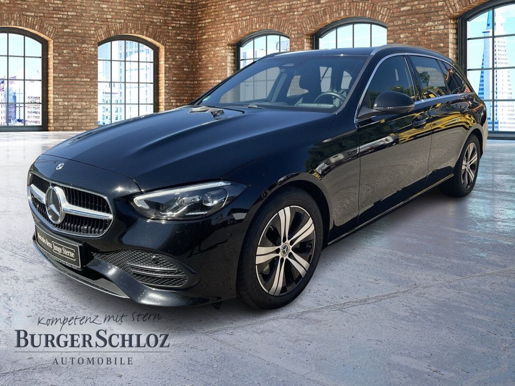 Mercedes-Benz C trieda Sedan