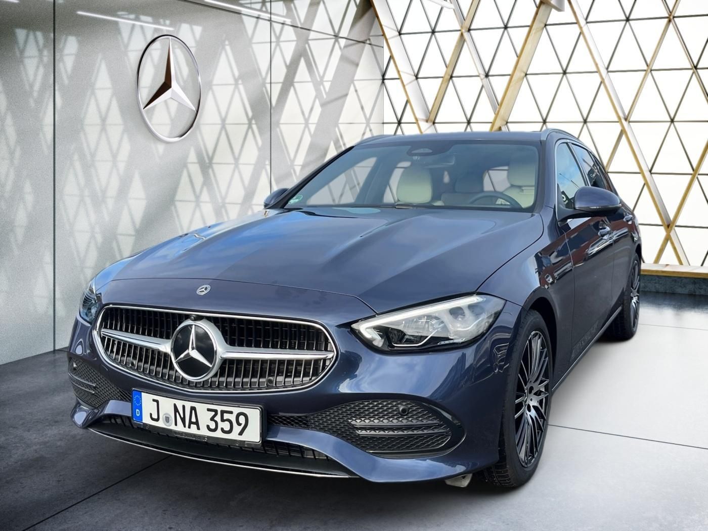 Mercedes-Benz C trieda Sedan