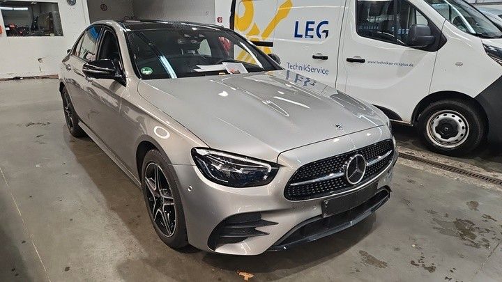 Mercedes-Benz E trieda Sedan